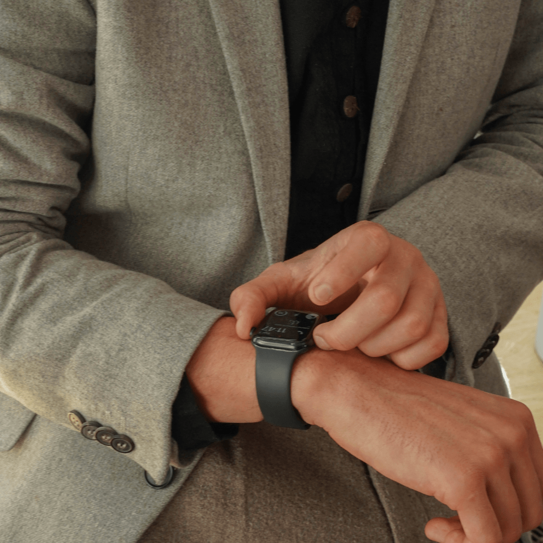 Breaking the Feast and Famine Cycle: A Solopreneur’s Guide to Consistent Income